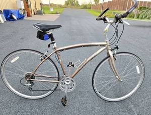 lot 273 image: Ready to Ride SPECIALIZED Crossroads Bicycle