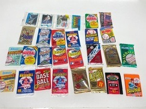 lot 223 image: Lot of Assorted Vintage Unopened Baseball Card Packs