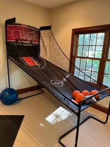 lot 286 image: Very Cool Working Electronic 1v1 Basketball Game