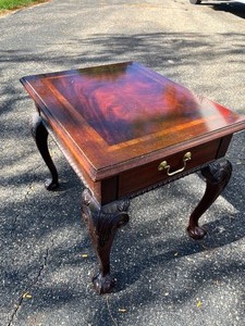lot 290 image: Excellent Quality THOMASVILLE Dovetailed Wood Side Table wDrawer