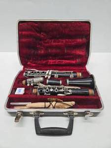 lot 302 image: Vintage SELMER Signet Special Clarinet wCase