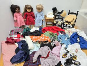 lot 299 image: Great Estate Lot of Genuine AMERICAN GIRL Dolls & Accessories