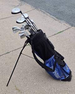 lot 300 image: Set of DYNA TECH Golf Clubs wPing Bag 