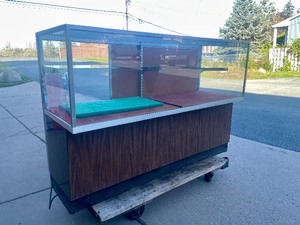 lot 218 image: Store Display Cabinet w Underneath Storage & Key