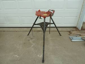 lot 11 image: Rigid Pipe Vice Stand #460