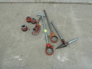 lot 12 image: Rigid Hand Pipe Threader Set