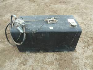 lot 111 image: Dee Zee Fuel Tank & Pump