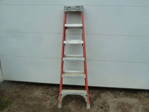 lot 131 image: Louisville Fiberglass Ladder 6 Orange