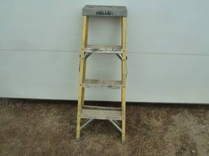 lot 135 image: Keller Fiberglass Ladder 4 Yellow