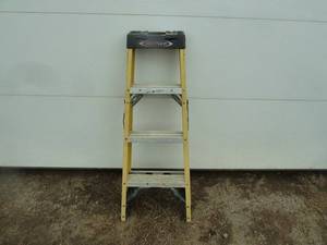 lot 136 image: Werner Fiberglass Ladder 4 Yellow
