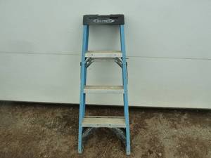 lot 137 image: Werner Fiberglass Ladder 4 Blue