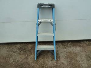 lot 139 image: Werner Fiberglass Ladder 4 Blue