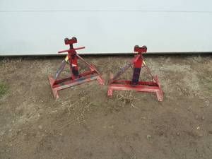lot 145 image: GB Wire Spool Stand Set Red