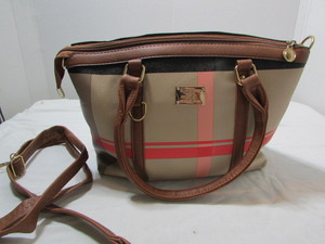 lot 3 image: Larger Handbag