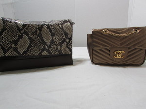 lot 11 image: Crossbody Purses