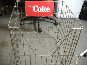 lot 18 image: Vintage Coke Advertising Crate