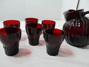 lot 65 image: Vintage Anchor Hocking Glassware