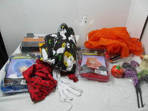 lot 72 image: Halloween Lot