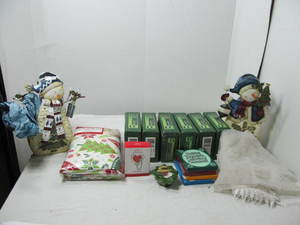 lot 73 image: Christmas Decor Lot