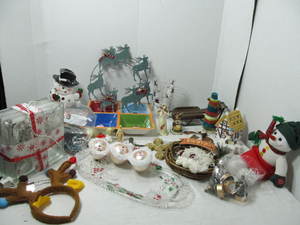 lot 76 image: Christmas Decor