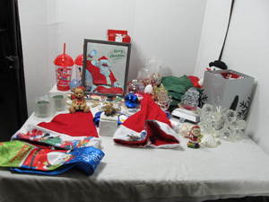 lot 77 image: Christmas Decor Lot