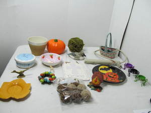 lot 78 image: Seasonal Decor