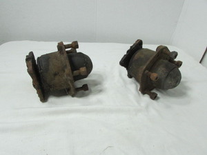 lot 90 image: Vintage Mowog Hub Assembly Pair
