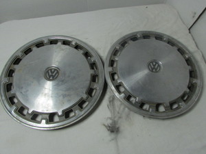 lot 94 image: VW Hubcap Vintage