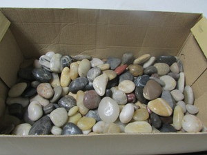 lot 101 image: Glossy Rocks