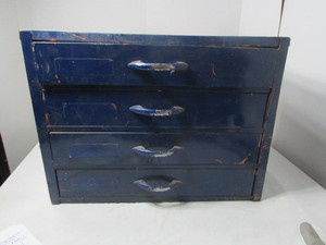 lot 110 image: 4 Drawer Organizer