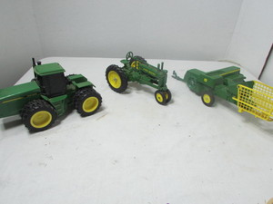 lot 122 image: Vintage John Deere Toy Lot