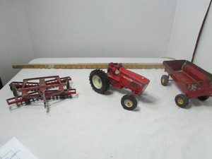 lot 131 image: Vintage Toy Lot