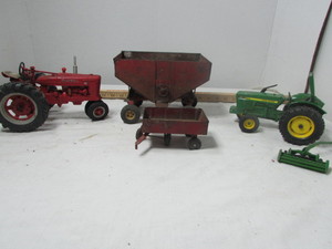 lot 133 image: Vintage Tractor Toys