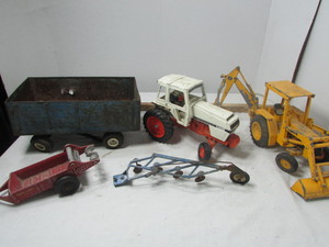 lot 135 image: Vintage Toys