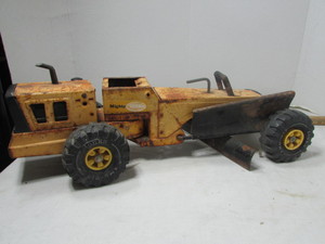 lot 144 image: Vintage Mighty Tonka Road Grader Toy
