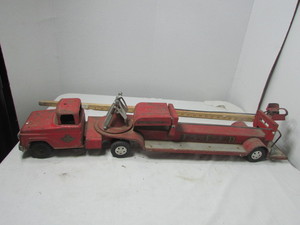 lot 150 image: Vintage Tonka TFD Fire Truck Toy