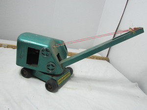 lot 151 image: Vintage Structo Steam Shovel Toy