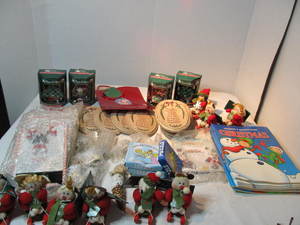 lot 166 image: Christmas Lot