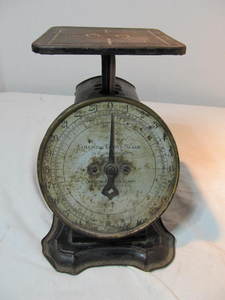 lot 173 image: Vintage Columbia Family Scale