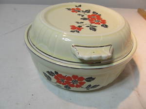 lot 177 image: Red Poppy Casserole Dish Vintage