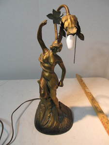lot 178 image: Vintage Table Lamp