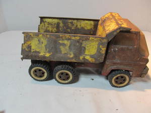 lot 187 image: Vintage Tonka Dump Truck