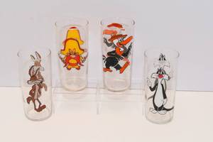 lot 23 image: 1973 Looney Tunes Pepsi Glasses  Set of 4