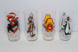 lot 65 image: 1973 Looney Tunes Pepsi Glasses  Set of 4 (#2)