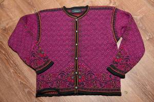 lot 83 image: Dale Casual Collection Sweater  Dale of Norway, 100% Pure New Wool