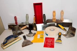 lot 185 image: Miscellaneous Mudding & Taping Tools