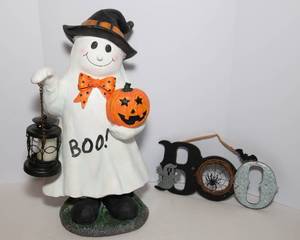lot 156 image: Ghost Figurine with Lantern & Boo Sign