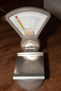 lot 182 image: Pitney Bowes Postal Scale  Model S-120