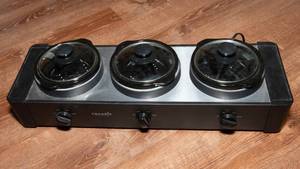 lot 160 image: Crock-Pot Trio Cook & Serve  Untested