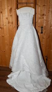 lot 195 image: Maggie Sottero Couture Vintage Wedding Dress with Accessories  Size 10